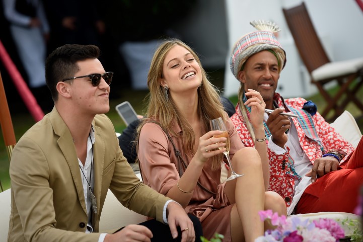 700065097 AJ 8890 86959B7B6EB949B40E2107556837E649